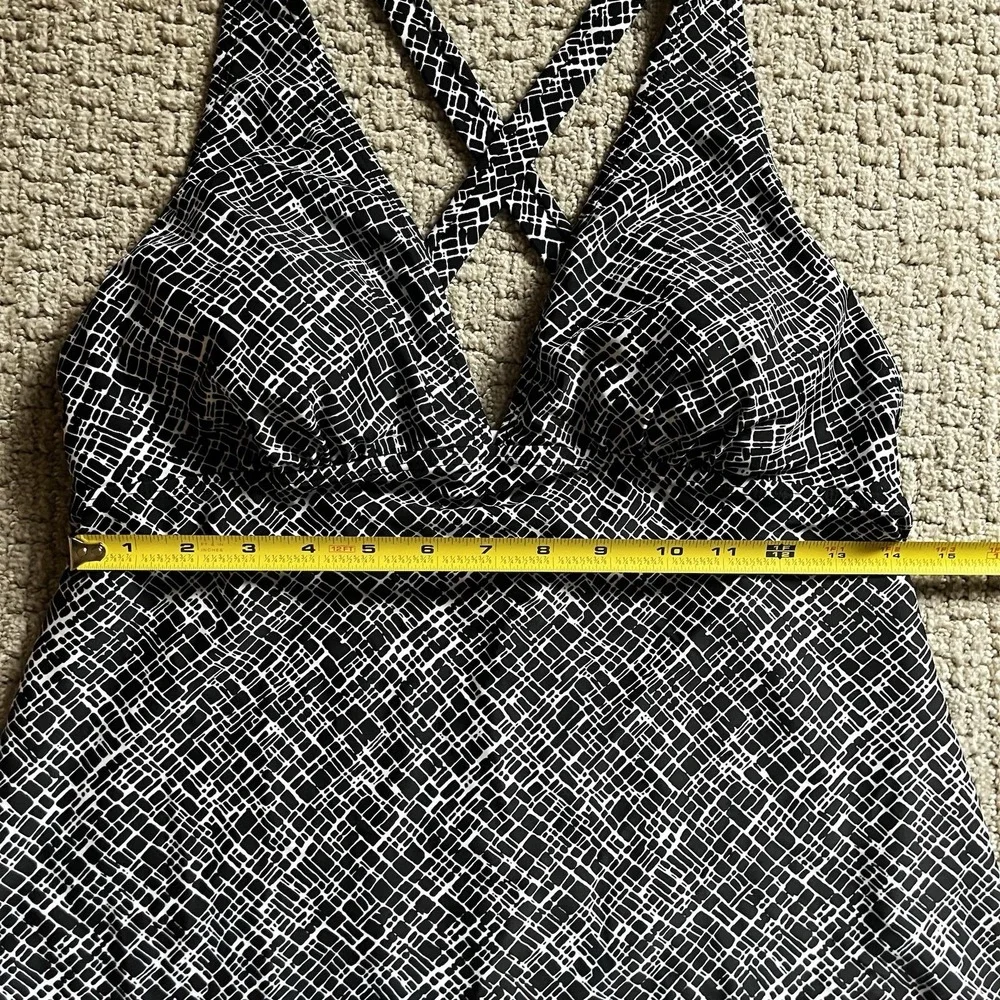 Jaclyn Smith Women's Black And White Size 12 Tankini Swim Top‎ Padded Bra Area